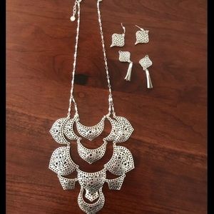 Stella & Dot necklace & earrings Sold together